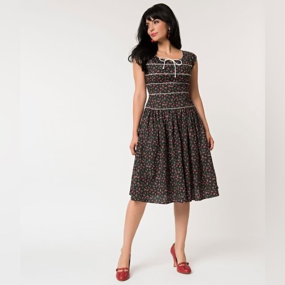 Unique Vintage 1940s Style Black Cherry Print Jeanie Swing Dress, Med-Large, NWT - Picture 4 of 6